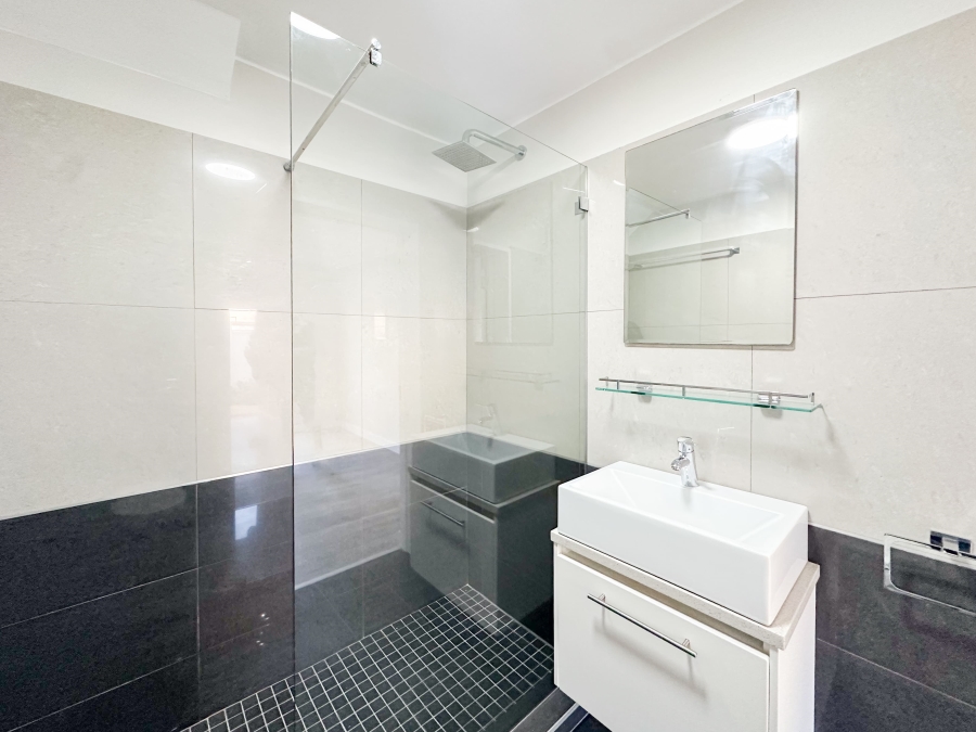 To Let 1 Bedroom Property for Rent in Sea Point Western Cape